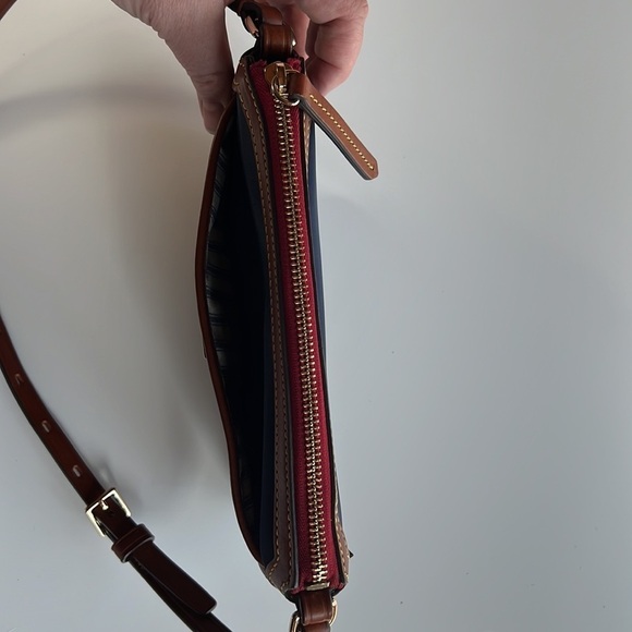 DOONEY & BOURKE Navy Crossbody Tan Leather Trim Adjustable Strap - Picture 5 of 15